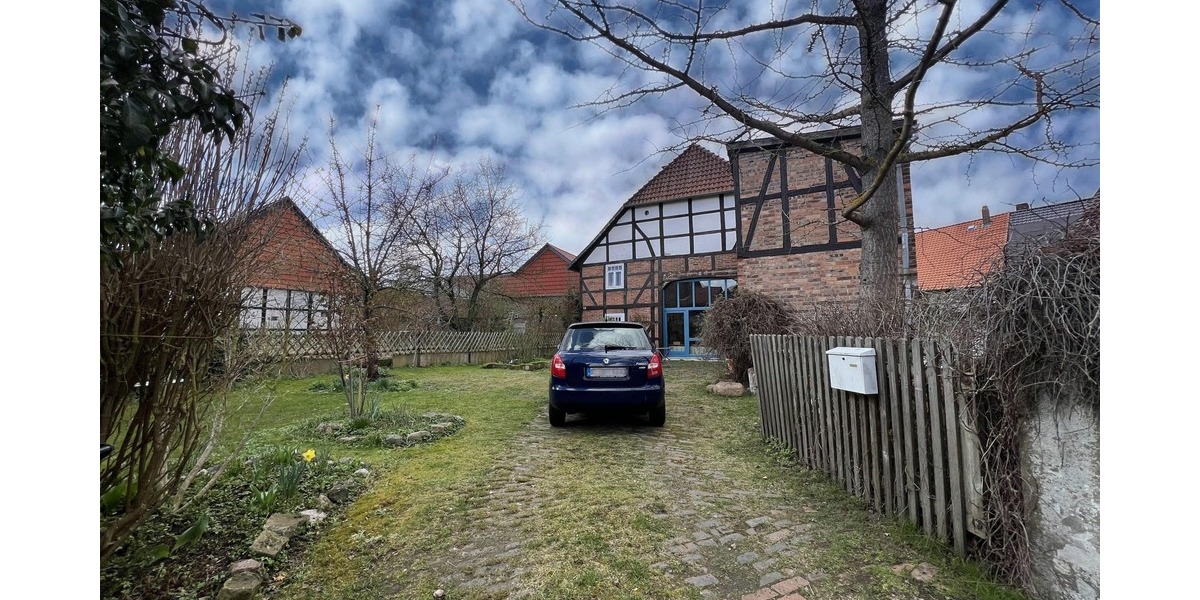 Hof / Einfahrt